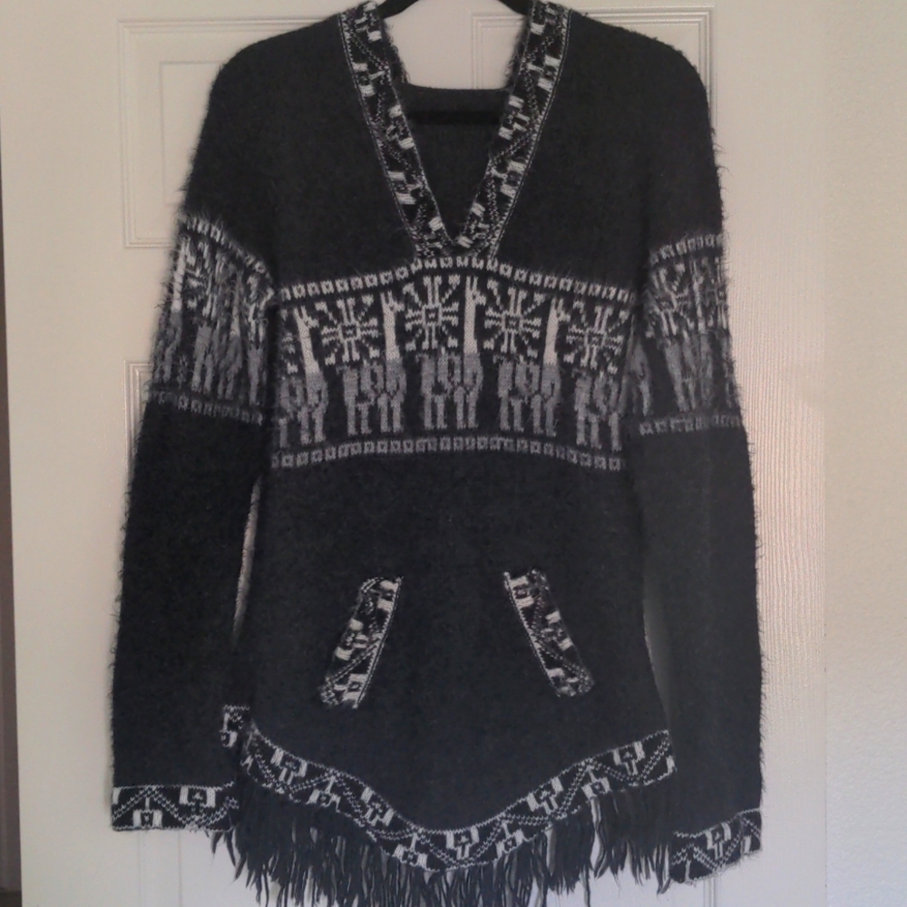 Alpaca and wool sweater with alpaca design